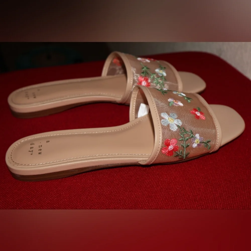 A New Day Tan Floral Embroidered Slide Sandals. Women's 7 1/2. NWOT. - Picture 3 of 8
